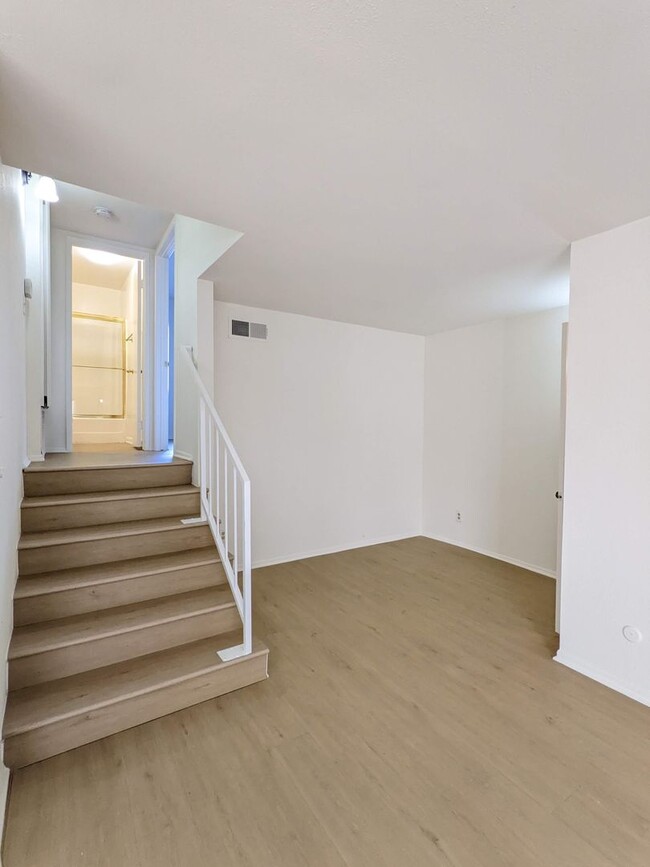 Building Photo - Spacious modern and renovated One Bedroom ...