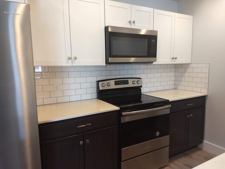 Building Photo - 712 N 12th St