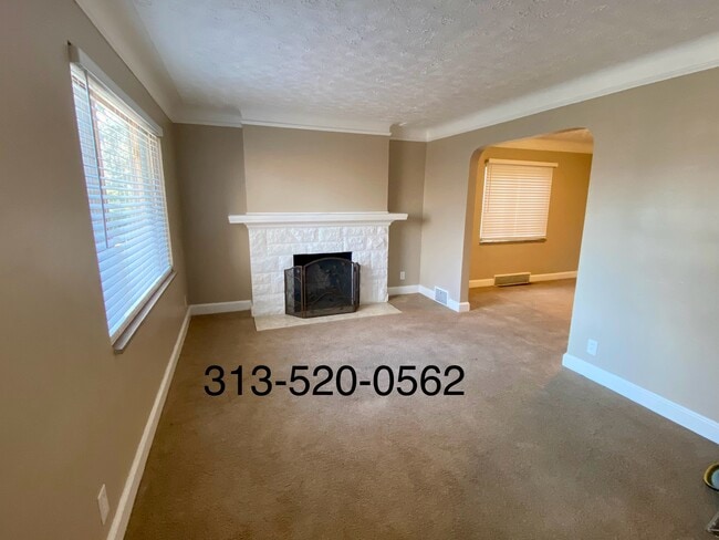 Building Photo - 15881 Manor