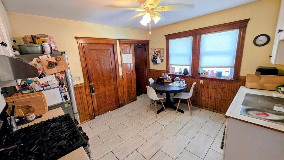 Building Photo - 23 Priesing St