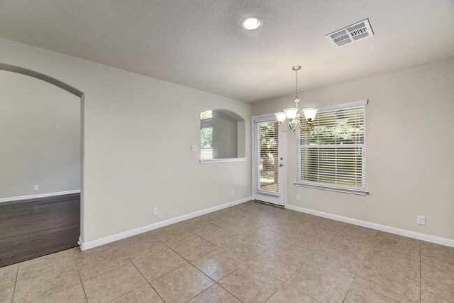 Building Photo - 1508 Sugarberry Ln