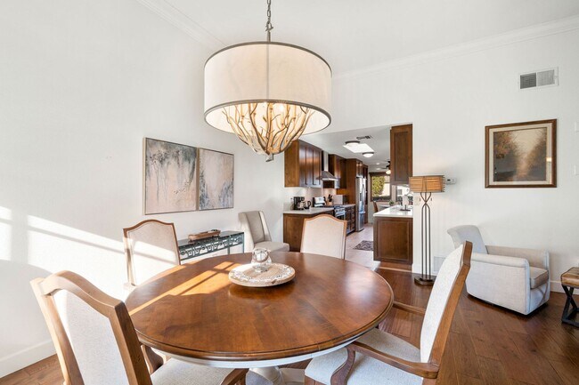 Building Photo - Luxury Golf Course Retreat in Indian Wells
