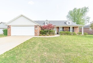 Building Photo - Beautiful Bentonville Home!