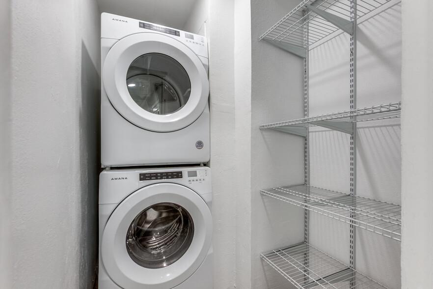 Laundry room. Comes with washing machine and dryer - 8738 Glencrest Ln