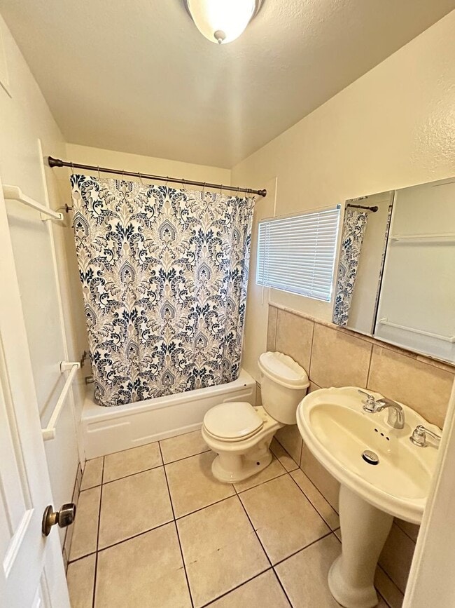 Building Photo - Historic District 2 bed 1 bath & Large Storage Unit near Friendship Garden of PHX