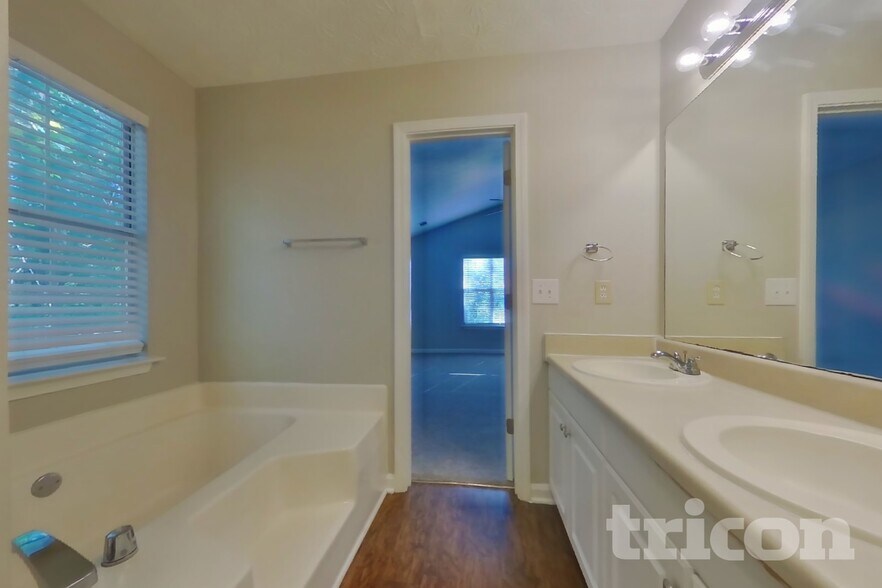 Building Photo - 1858 Hickory Creek Ct NW