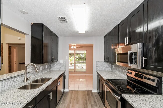 Building Photo - 1008 Turtle Creek Dr N