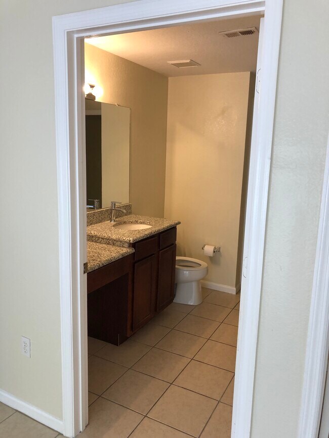 Building Photo - 2801 Chancellorsville Dr