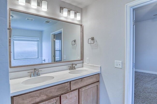 Building Photo - 624 Caladium Dr