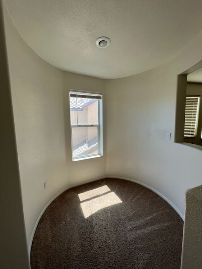 Building Photo - 5 Bedroom Located in 89139!