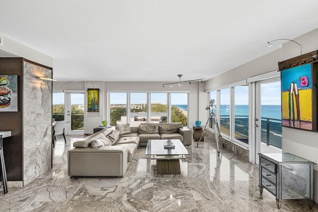 Building Photo - 2066 N Ocean Blvd