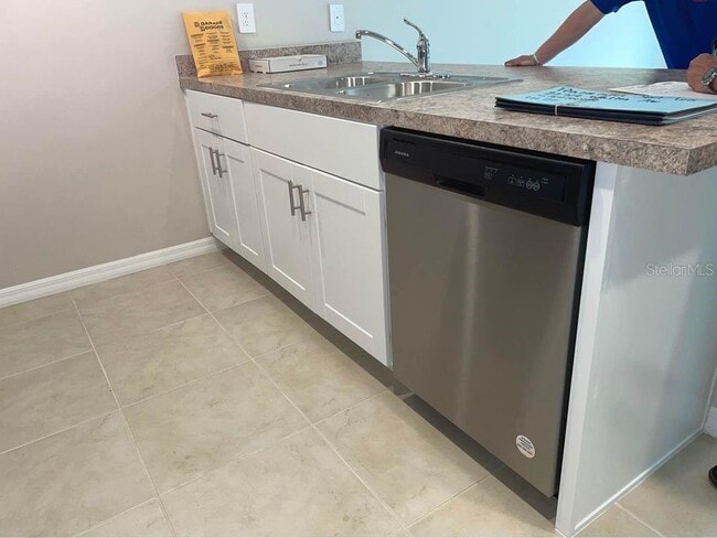 Building Photo - 22319 Walton Ave