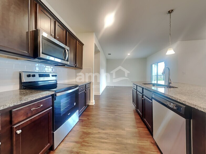Building Photo - 3791 Lk Blf Lp