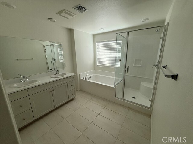 Building Photo - 3918 E Cambria Privado