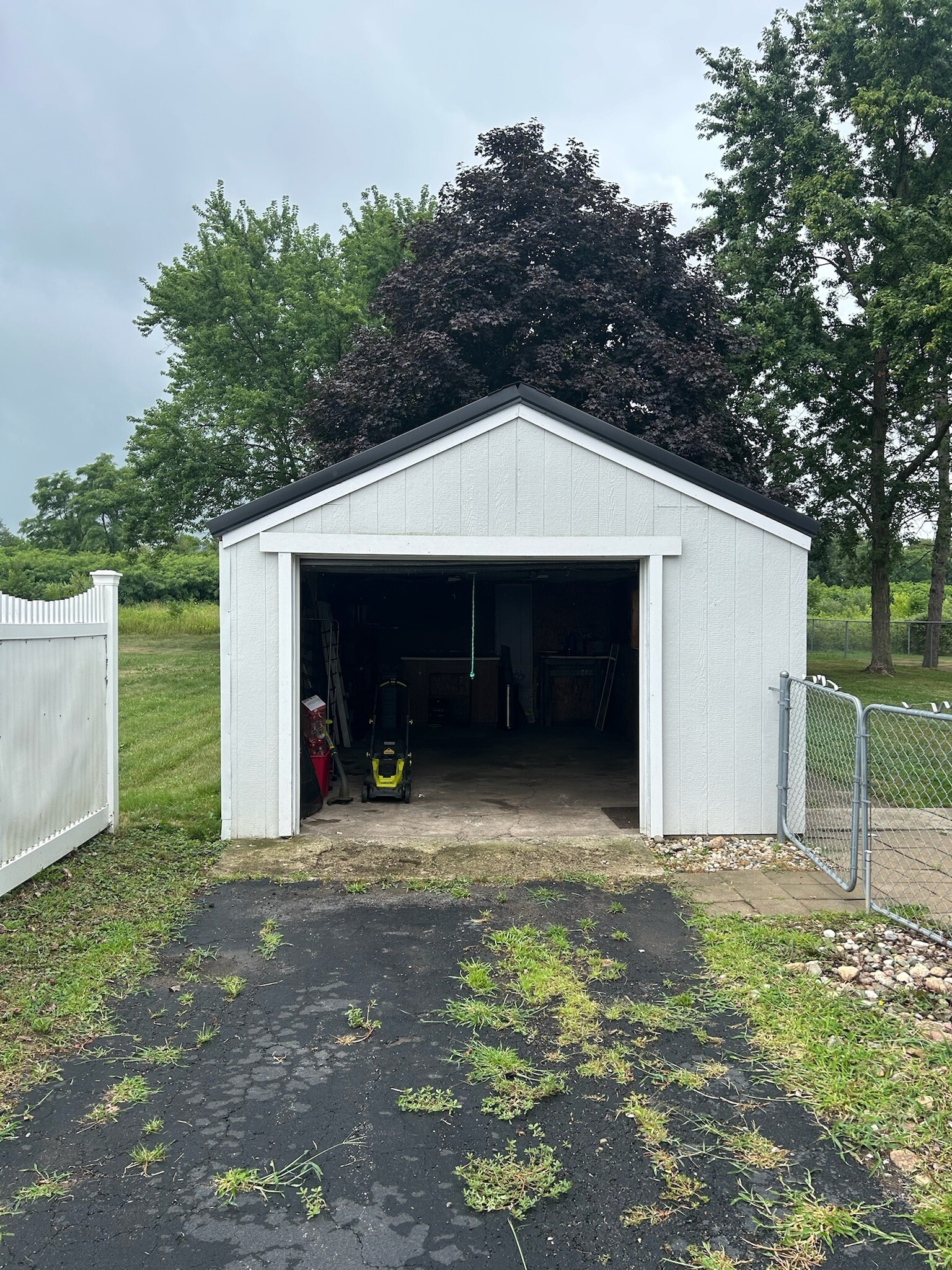 Garage - 626 W State Road 8