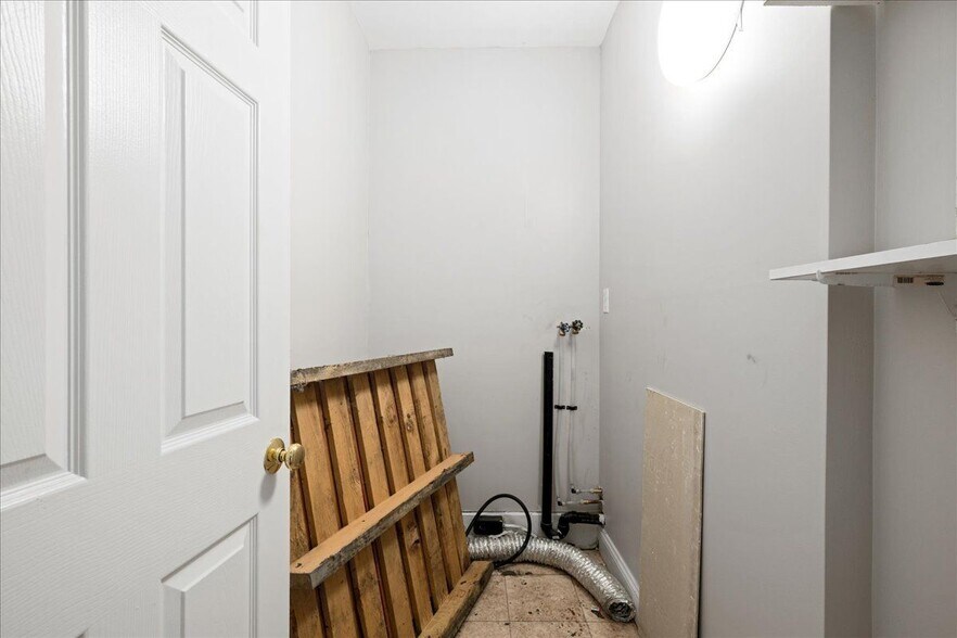 Building Photo - 36 Cedar St