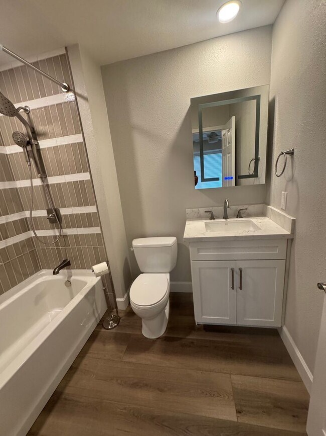 Building Photo - Townhome in Laguna Niguel!