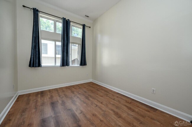 Building Photo - 2902 Madaline Dr