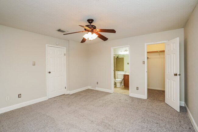 Building Photo - 17263 Saturn Ln