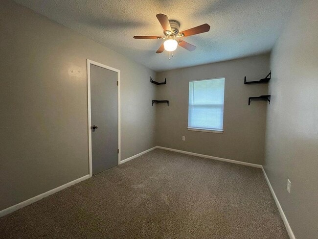 Building Photo - 122 Hillwood Dr