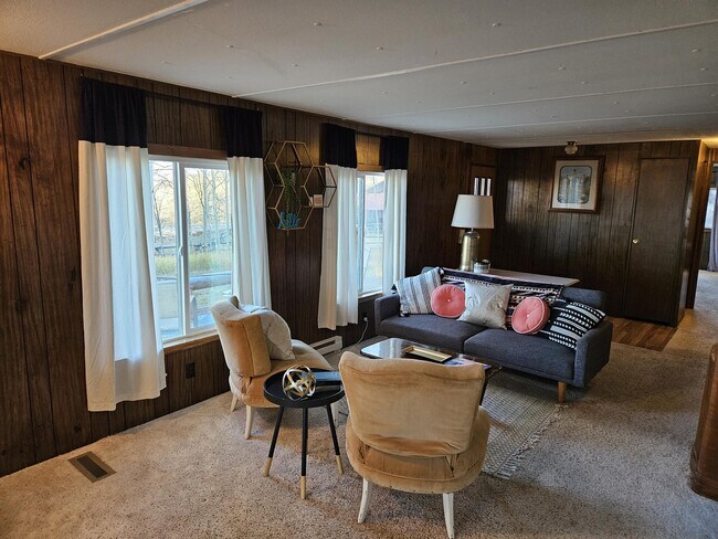 Building Photo - 2006 WY-352