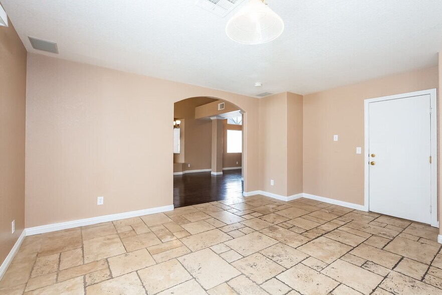 Building Photo - 2205 Royal Caribbean Ave