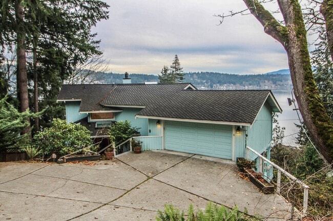 Building Photo - Spacious 4-Bedroom Home with Stunning Lake...
