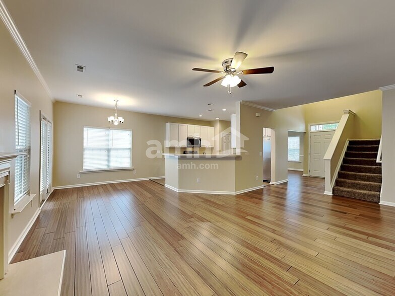 Building Photo - 635 Chadwyck Dr