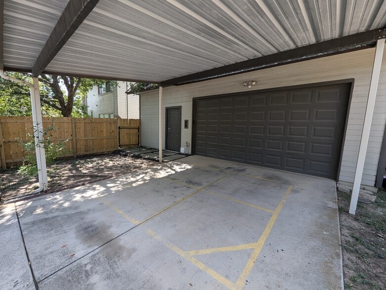 2 Car Garage - 7017 Jefferson Ridge Dr