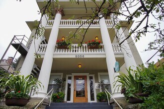 Building Photo - Snag this Stately One-Bedroom off of Bustl...