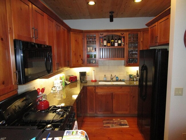 Building Photo - 16 Winterberry Hts