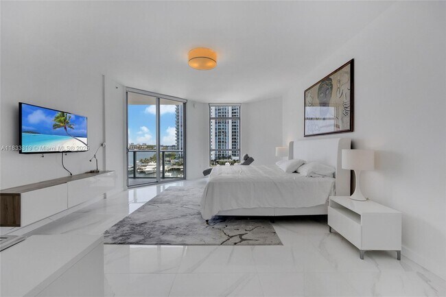 Building Photo - 17301 Biscayne Blvd