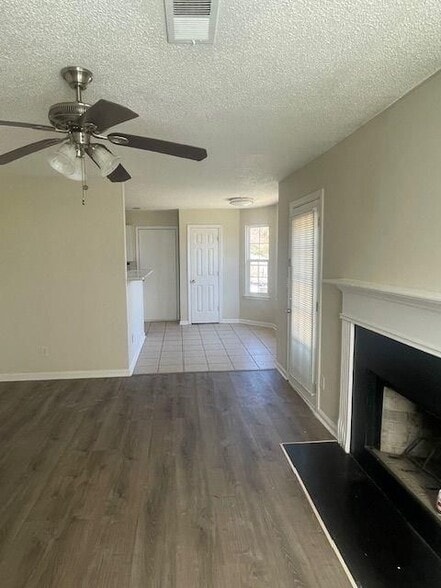 Building Photo - 6469 Brenda Ann Dr