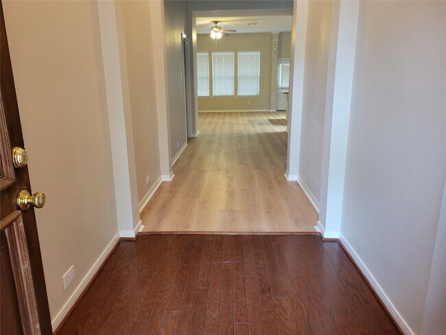 Building Photo - 15126 Summer Sunset Dr