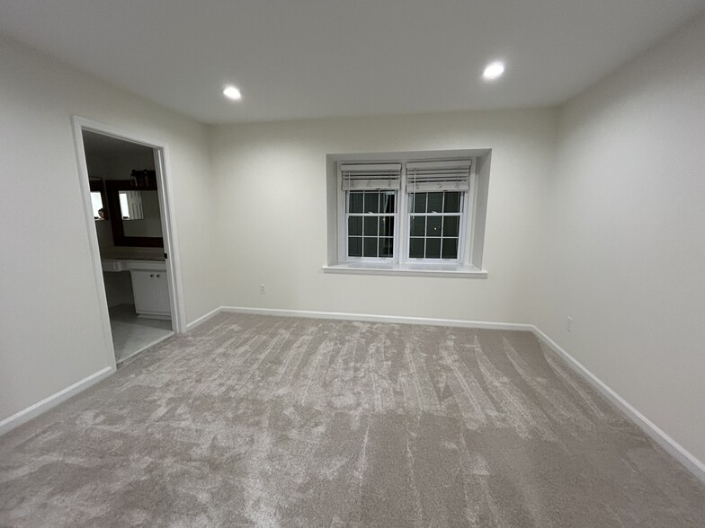 Building Photo - 157 Elysian Way NW