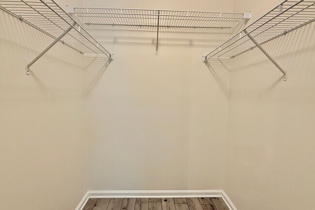 Building Photo - AVAILABLE NOW! (Pet Friendly)