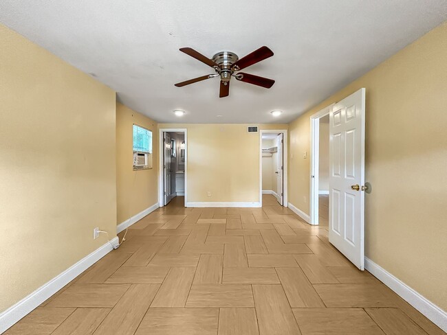 Building Photo - Updated Beautiful Rental Home in Seminole – Great Location!  4bed|2bath