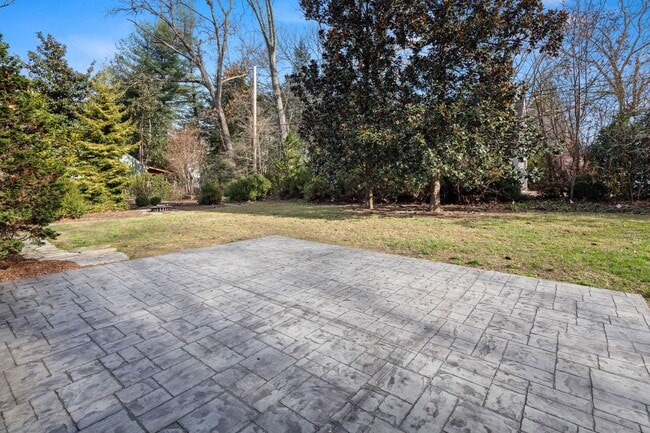 Building Photo - Biltmore Forest Home