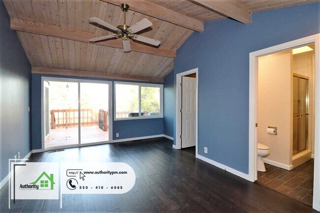 Building Photo - 875 Lakeview Dr