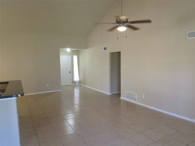 Building Photo - 623 Old Colony Dr