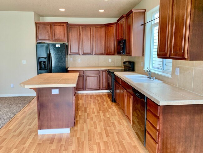 Building Photo - DON'T MISS THIS ONE...  - Quiet, 4 bedroom...