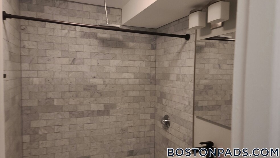 Building Photo - 14 Murdock St