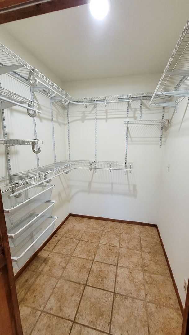 Building Photo - 3 Bed 2 Bath House With Spacious Family Ro...