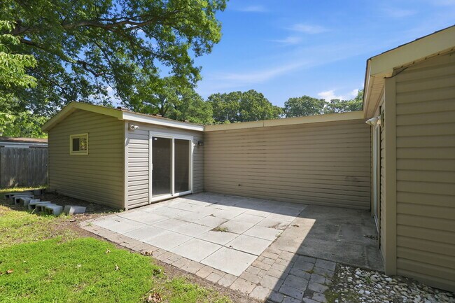 Building Photo - 1210 Santeetlah Ave