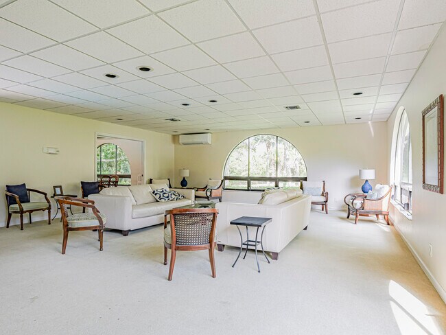 Building Photo - 5601 Jimmy Buffett Mem Hwy