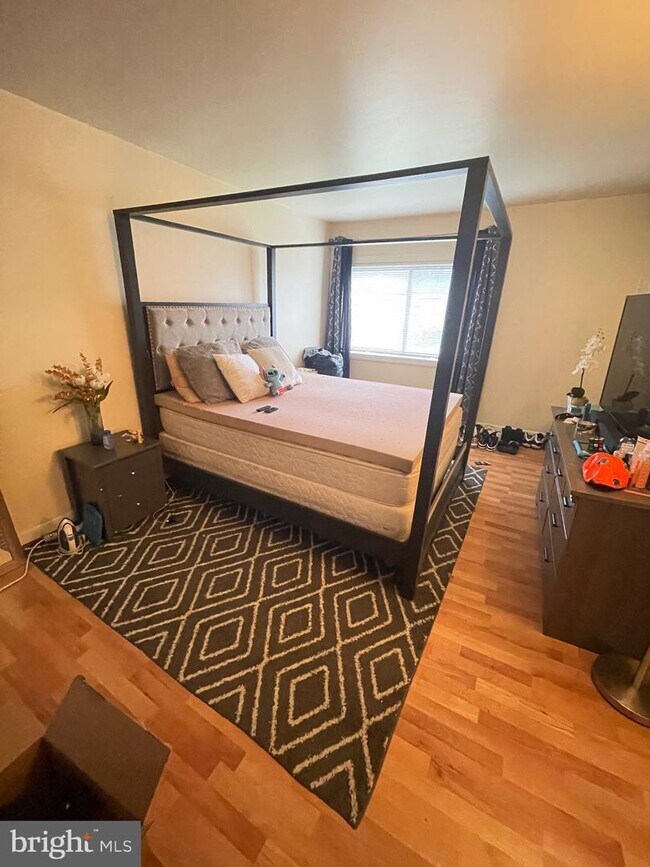 Building Photo - 6302 Hil-Mar Dr