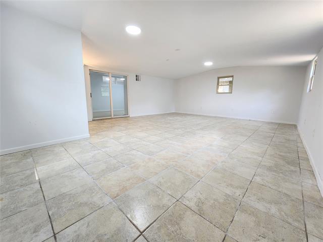 Building Photo - 2633 Crestbrook Ln
