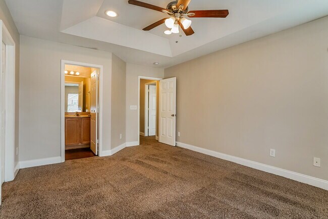 Building Photo - 130 Norwich Dr