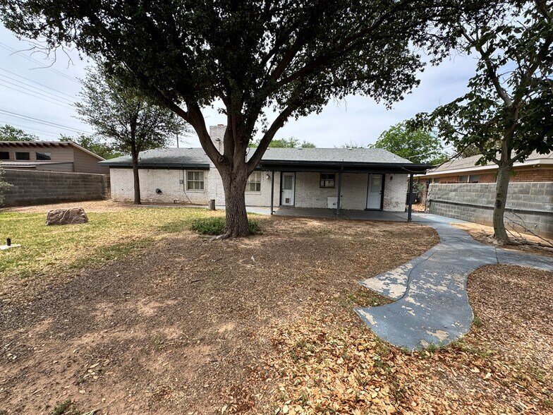 Building Photo - 2110 Westbrook Ave