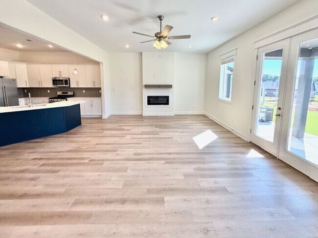 Building Photo - OPEN HOUSE! Now Leasing! 3-Bedroom 2.5 Bath Townhome in Olive Branch- Minutes from Methodist Hosp...